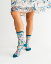 Load image into Gallery viewer, Pisces Zodiac Shimmer Sheer Crew Sock