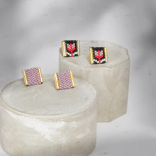 Load image into Gallery viewer, Beaded Tulip Stud Set - Black &amp; Lilac