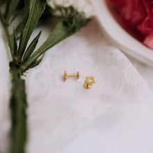Load image into Gallery viewer, Flower Flat Back Studs