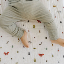 Load image into Gallery viewer, Cutie Crawlies Crib Sheet