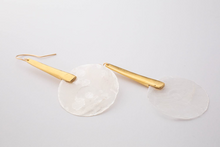 Load image into Gallery viewer, Capiz Shell Earrings