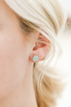 Load image into Gallery viewer, Amazonite Prongs